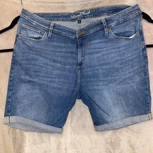 Plus sized Bermuda Denim Shorts